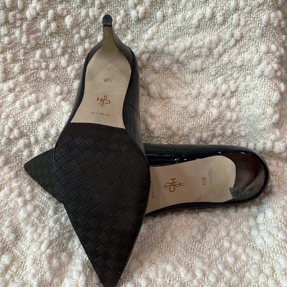 Size 11 B Cole Haan patent blue pumps. - Picture 4 of 5